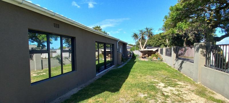 4 Bedroom Property for Sale in Bothasig Western Cape